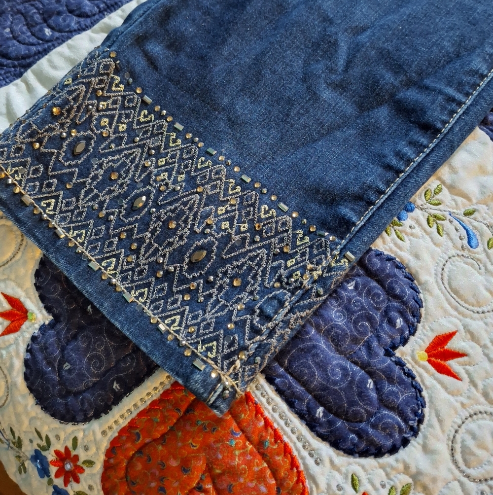 Chico's So Slimming Jeweled Jean Crop Pants Insm 26" Waist 30" Mid-rise Pre-own - Picture 3 of 13